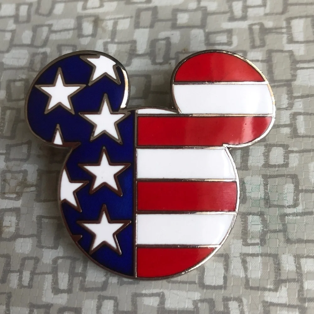 Vintage Disney American Flag Pin EUC - Picture 3 of 7